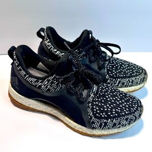 Adidas Ultraboost black and white knit women’s sz.6